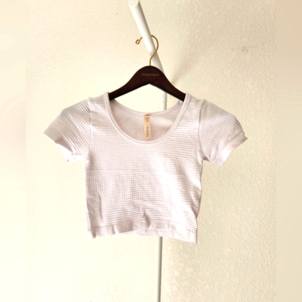 Like New! By Together White Textured Crop Top. Size Small/Medium.